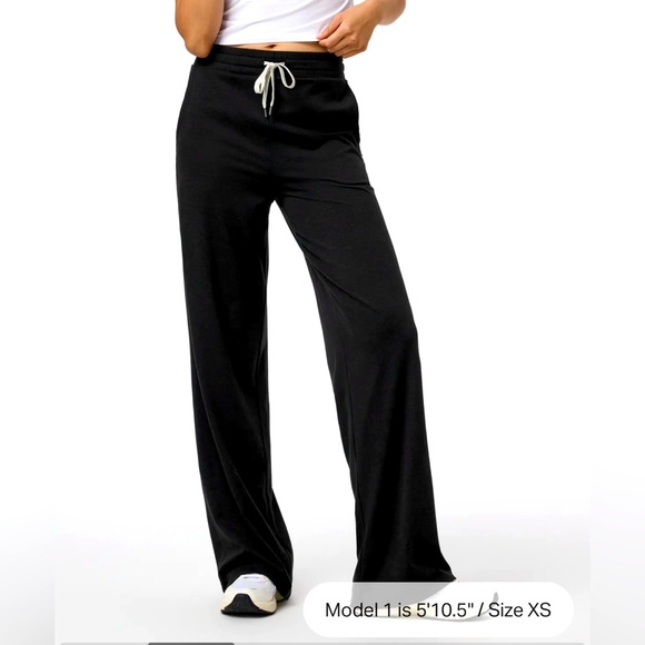 Vuori Pants - NWOT Vuori Halo Wide Leg Joggers Black XL